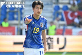 サッカー日本代表・橋岡大樹は「左SBも全然できる」。初挑戦のプレミアリーグで「解決策を見つけて…」
