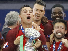EURO2012はスペインが快挙達成、2016はポルトガルが番狂わせ...名場面は続く