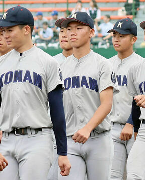 【高校野球】甲南で背番号１０をつける広島・新井貴浩監督の次男が開会式参加「やっと始まるんだなという実感が湧きました」の画像
