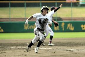 バックハンドトスからダブルプレー、小柄な二塁手に大きな拍手　西京の画像