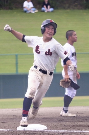 「低反発バット」どう打つか　三重の松阪野球場では1日に3本塁打　高校野球の画像