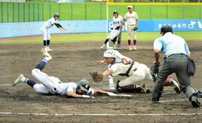 伝統の背番号「1」背負いベストピッチ　熊本・済々黌の久保田投手の画像