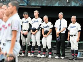 監督の最後の大会、選手が攻守でもり立て　京都成章の松井常夫さんの画像
