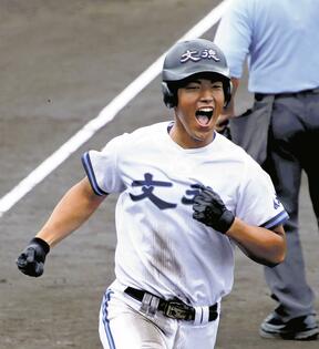 「投手を助けたい」熊本大会第1号の本塁打、勝ち越しにスタンド沸いたが…文徳3年・水口龍之介選手の画像