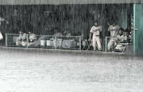 城南菱創―福知山成美、雨で継続試合に　両校無得点の投手戦の画像