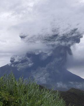 桜島で噴煙4500メートル　鹿児島・宮崎に降灰予報の画像