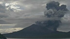 桜島の南岳山頂火口で爆発　噴煙高4500メートルに　4000メートル超は2月14日以来の画像