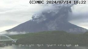 桜島で爆発的噴火　噴煙4500メートルの画像